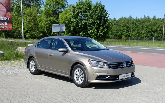 volkswagen passat Volkswagen Passat cena 49500 przebieg: 119000, rok produkcji 2015 z Korfantów